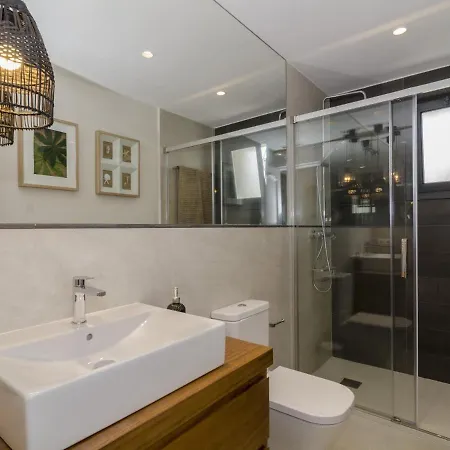 Sitges Spaces Beachside Retreat- 4 Bedrooms, 2 Bathrooms, Terrace, Near Beach * Sitges