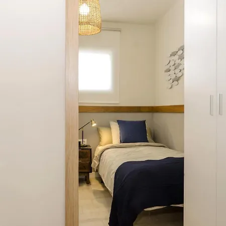 Sitges Spaces Beachside Retreat- 4 Bedrooms, 2 Bathrooms, Terrace, Near Beach Lägenhet