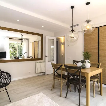 Sitges Spaces Beachside Retreat- 4 Bedrooms, 2 Bathrooms, Terrace, Near Beach Lägenhet