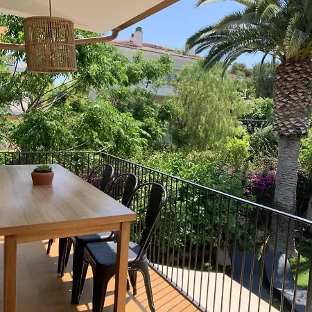 Sitges Spaces Beachside Retreat- 4 Bedrooms, 2 Bathrooms, Terrace, Near Beach Lägenhet Sitges