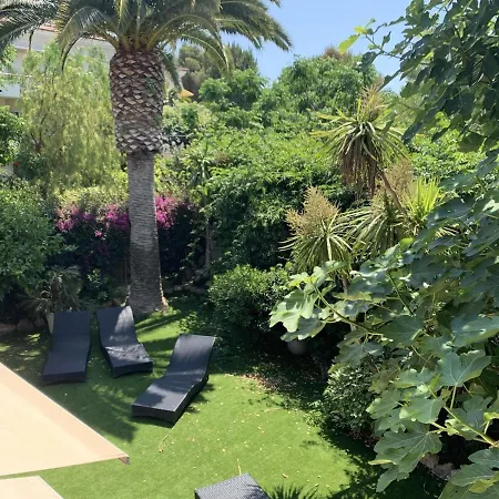 Sitges Spaces Beachside Retreat- 4 Bedrooms, 2 Bathrooms, Terrace, Near Beach Lägenhet