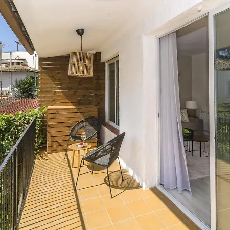 Lägenhet Sitges Spaces Beachside Retreat- 4 Bedrooms, 2 Bathrooms, Terrace, Near Beach *