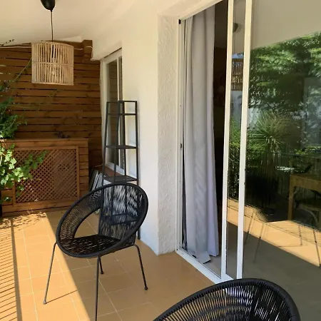 Sitges Spaces Beachside Retreat- 4 Bedrooms, 2 Bathrooms, Terrace, Near Beach Lägenhet *