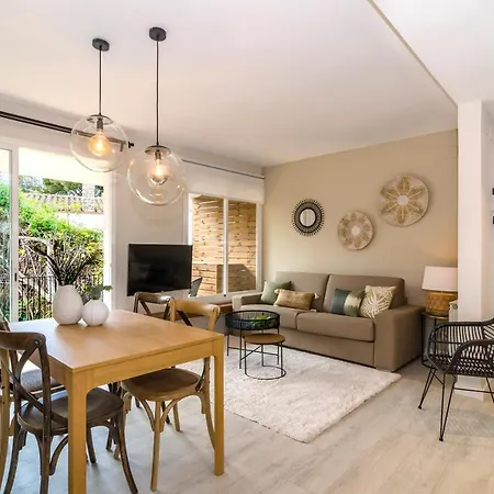 Sitges Spaces Beachside Retreat- 4 Bedrooms, 2 Bathrooms, Terrace, Near Beach * Sitges
